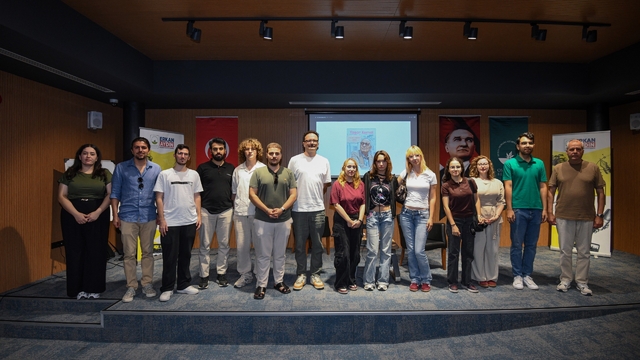 Osmangazi Medya Akademisi gençlere yeni ufuklar açıyor
Osmangazi'de gençlerin medya yolculuğu sürüyor
Medyanın geleceği için Osmangazi'de kapsamlı eğitim