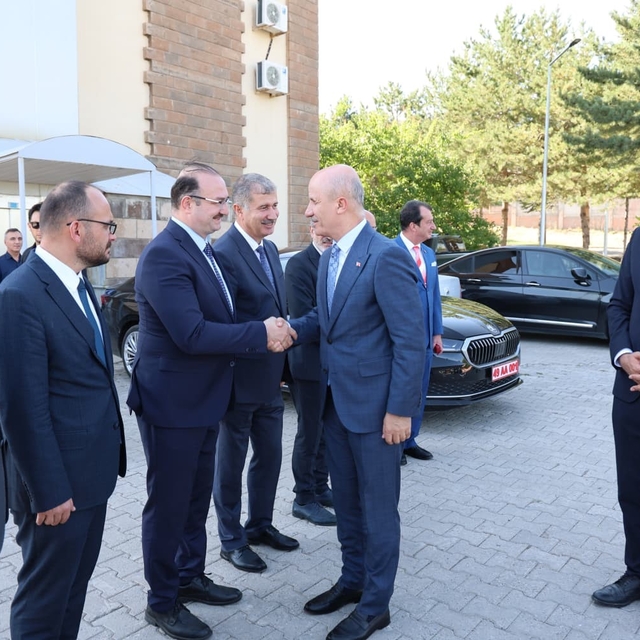 YÖK Başkanı Özvar, bölge üniversiteleri rektörleriyle Ahlat'ta bir araya ge...