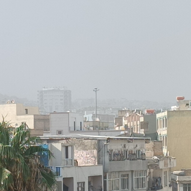 Toz bulutu ve rüzgar Şanlıurfa'yı etkisi altına aldı