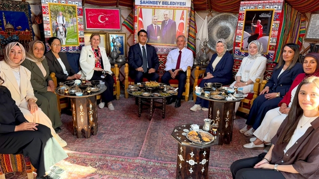 Yılmaz Şehitkamil'in otağında misafirlerini ağırladı
Yılmaz'dan Ahlat'ta Gaziantep daveti