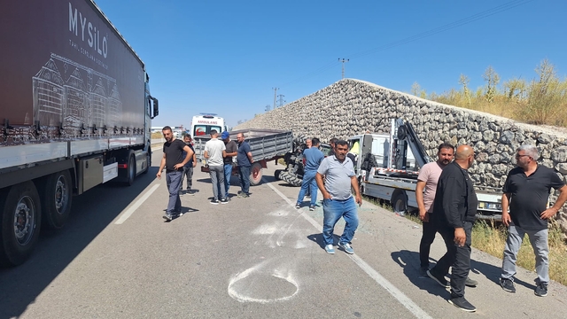 Kurtarıcı traktöre çaptı: 6 yaralı
Kaza anı güvenlik kamerasına yansıdı