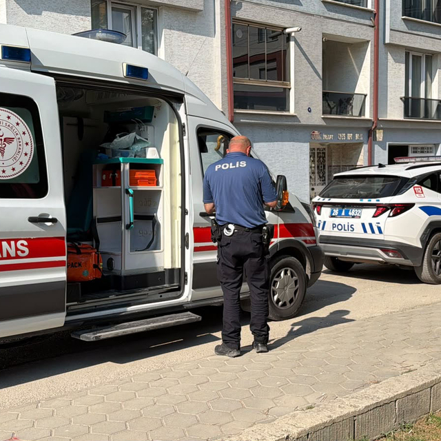 Seyyar satıcı sokak ortasında bıçaklandı