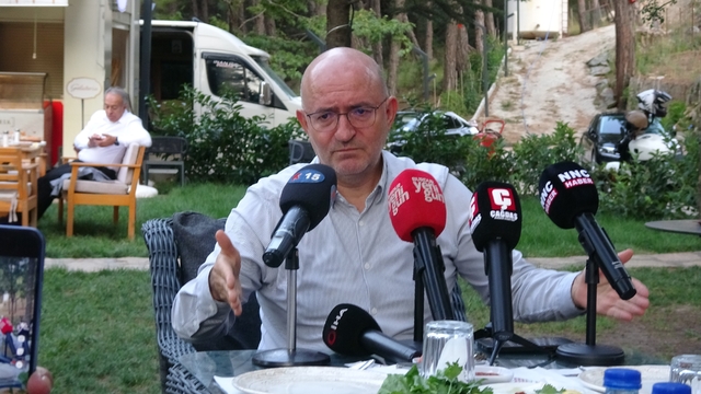 AK Parti Burdur Milletvekili Korkmaz: "Burdur kayyum ile yönetilemez"
"Bürokrasinin içerisinde Burdur'a tıp fakültesi açılması konusunda yeterli alt yapı yok raporu gitmiş"