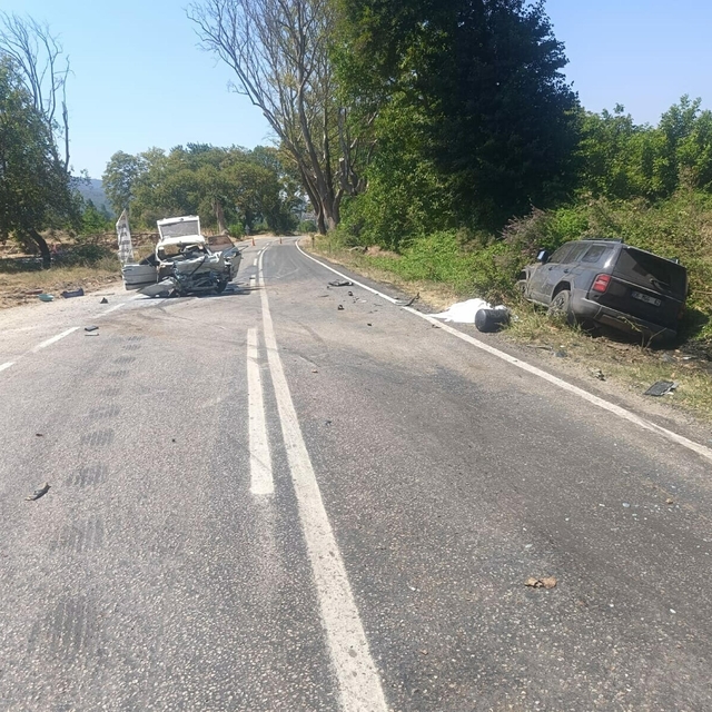 Manisa'da iki otomobil çarpıştı: 2 kardeş öldü, 2 yaralı