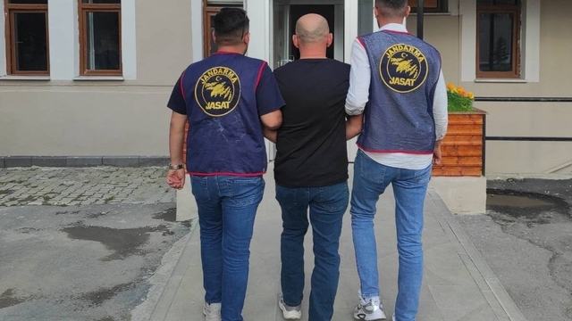 Bayburt'ta 12 yıl 6 ay hapis cezası bulunan hükümlü yakalandı