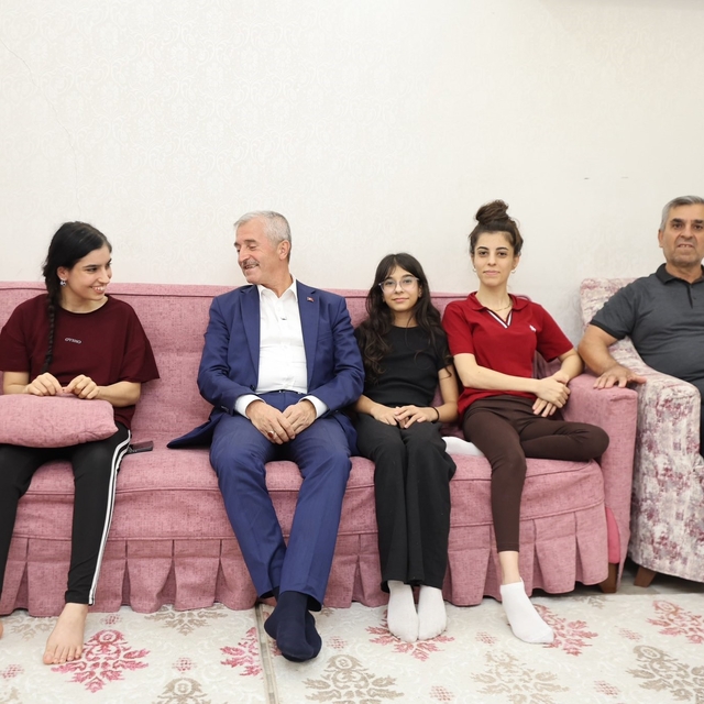 Mehmet Tahmazoğlu'ndan vatandaşlara ev ziyareti