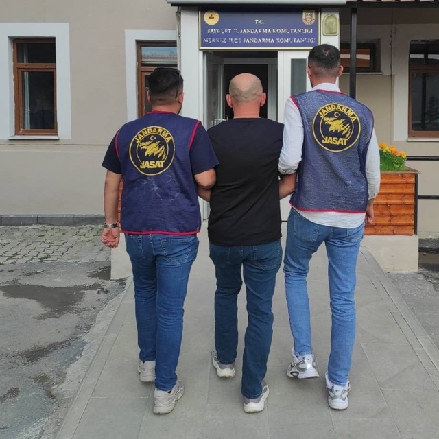 Bayburt'ta 12 yıl 6 ay hapis cezası bulunan hükümlü yakalandı