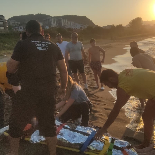 Fatsa'da 4 çocuk denizde boğulma tehlikesi geçirdi