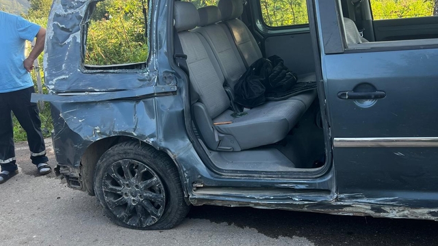 Ordu'da hafif ticari araç takla attı: 5 yaralı