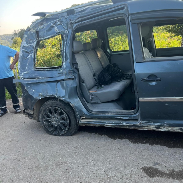 Ordu'da hafif ticari araç takla attı: 5 yaralı
