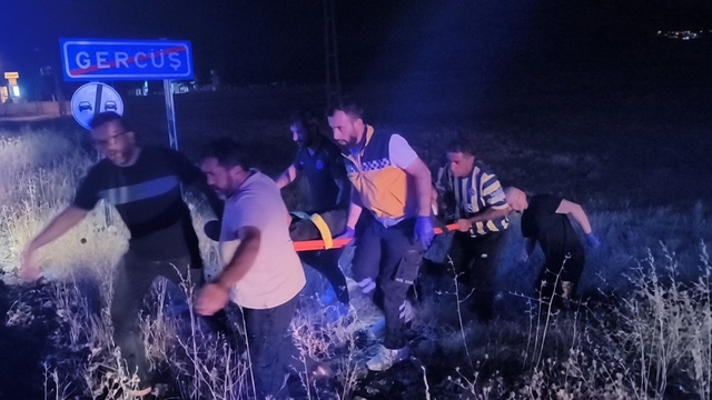 Batman'da pikap tarlaya uçtu: 2 yaralı