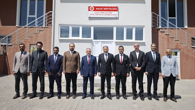 Diyanet İşleri Başkanı Arpaguş, Ahlat'ta ilçe müftüleriyle bir araya geldi