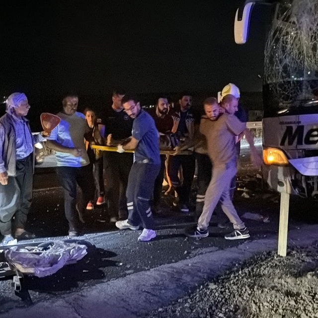 Şanlıurfa'da yolcu otobüsleri çarpıştı: 13 yaralı