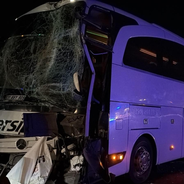 Şanlıurfa'da iki yolcu otobüsü çarpıştı: 13 yaralı