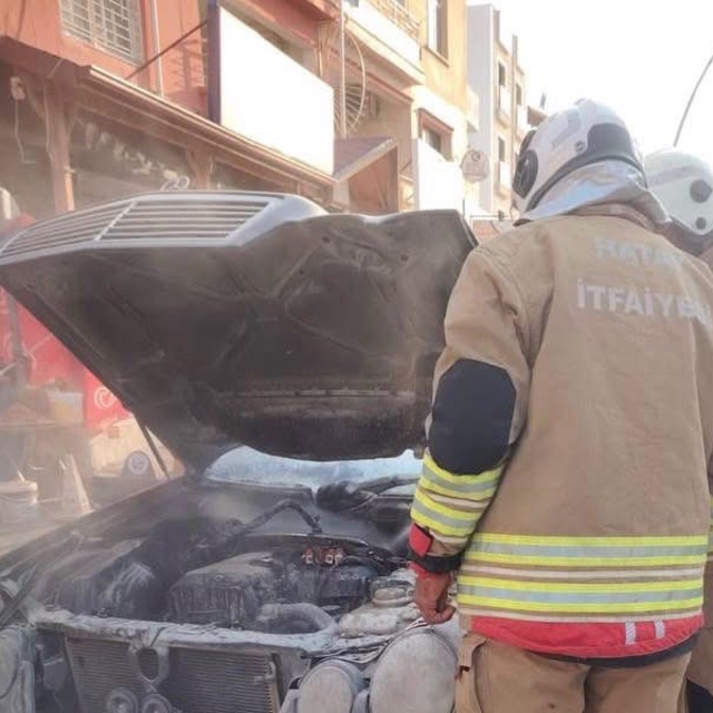 Arsuz ve İskenderun'da araç yangınları kontrol altına alındı
