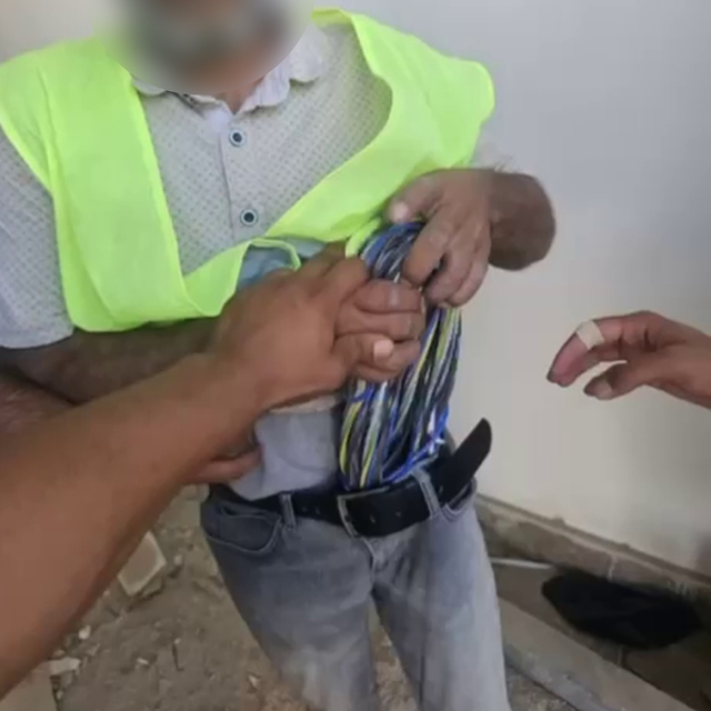İşçi gibi yelek giyip mesai yapan hırsız, yevmiyesini 300 bin TL'ye getirec...