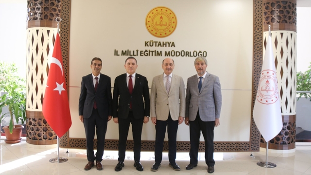 Hayat Boyu Öğrenme Genel Müdür Yardımcısı Mahmut Kurtaran Kütahya'yı ziyaret etti