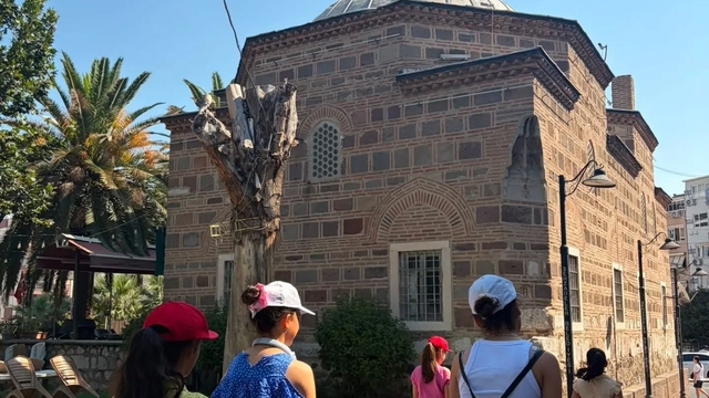 Bilecikli çocuklar Manisa'nın tarihi ve kültürel yerlerini gezdi