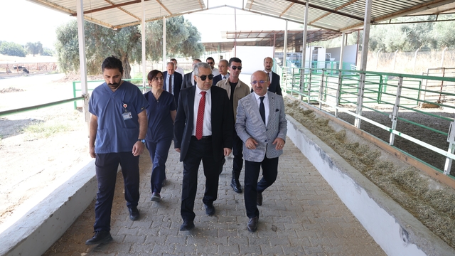 ADÜ Rektörü Kent, Ziraat Fakültesi'nde incelemelerde bulundu