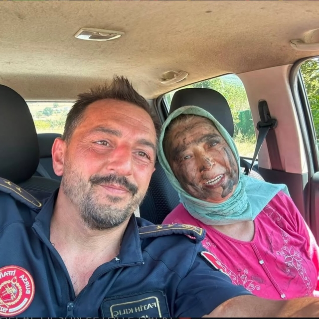 Hastalığını unuttu, alevlere koştu...65 yaşındaki Hanife Teyze alevlerin ön...