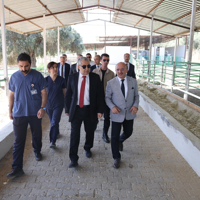 ADÜ Rektörü Kent, Ziraat Fakültesi'nde incelemelerde bulundu