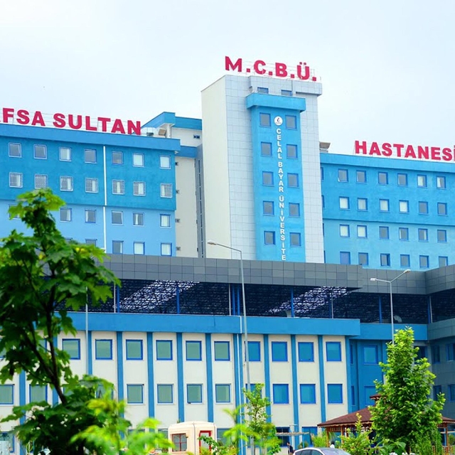 Manisa'da hastalarından 'bıçak parası' aldığı iddia edilen doktor tutukland...