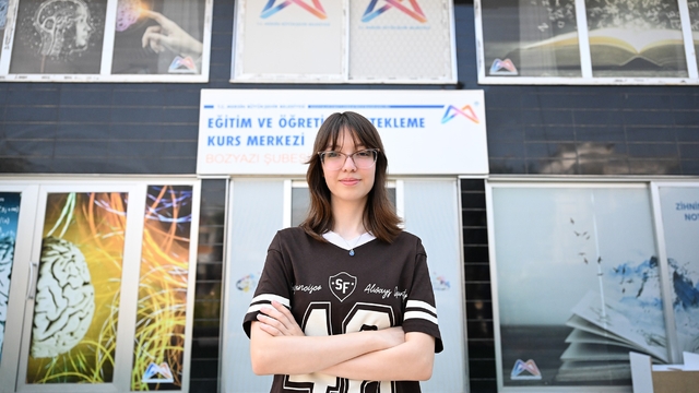 Mersin Büyükşehir Belediyesinin Kurs Merkezi ile önce liseyi ardından üniversiteyi kazandı