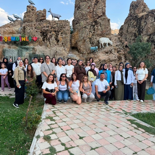 Giresun ve Iğdır'dan gelen gençler Şemdinli'yi gezdi