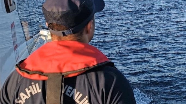 Açıldığı denizden geri dönemeyen şahsı Sahil Güvenlik kurtardı