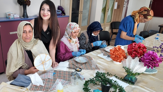 Akdeniz'de kadınlar Kintsugi sanatıyla kırılan parçaları yeniden birleştirdi