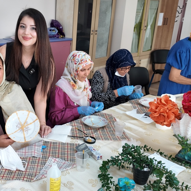 Akdeniz'de kadınlar Kintsugi sanatıyla kırılan parçaları yeniden birleştird...