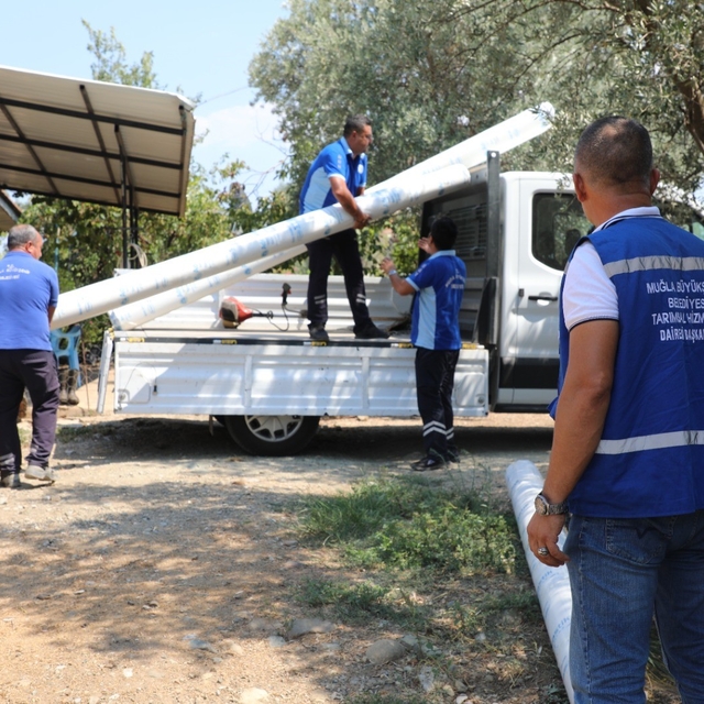 Muğla Büyükşehir'den sel mağduru üreticilere sera naylonu desteği