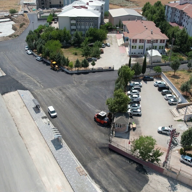Adıyaman'da okul bölgesinde asfalt çalışmaları tamamlandı
