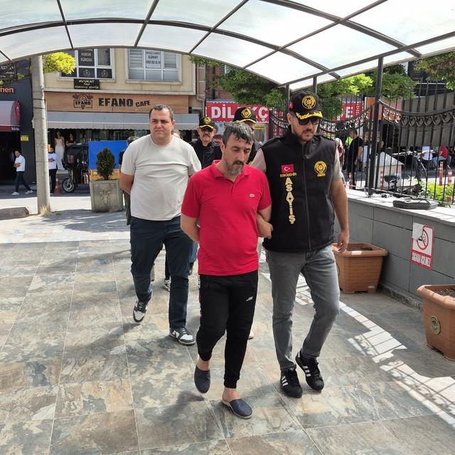 Eskişehir'de cinayetle ilgili 4 şüpheli adliyeye sevk edildi