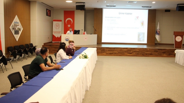 Elazığ'da hastane çalışanlarına üriner kateter ve enfeksiyonu eğitimi