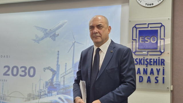 Eskişehir Sanayisi Vizyon 2030 Lansman Toplantısı gerçekleştirildi
ESO'dan kenti küresel teknoloji merkezine taşıyacak 12 amiral proje
Oda Başkanı Celalettin Kesikbaş:
"Eskişehir'i tek kampüs olarak gören bir teknokente dönüştürmek istiyoruz"
"İstiyoruz ki veri merkezlerinin, data centerların merkezi Eskişehir olsun"