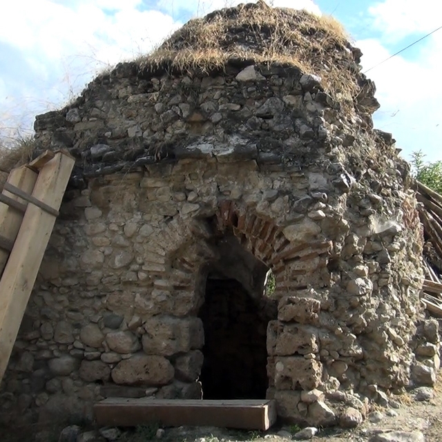 Atıl vaziyetteki hamam restore edilmeyi bekliyor
