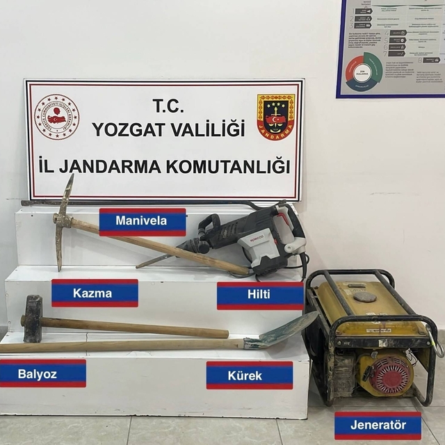 Kaçak kazı yapan 4 kişi yakalandı