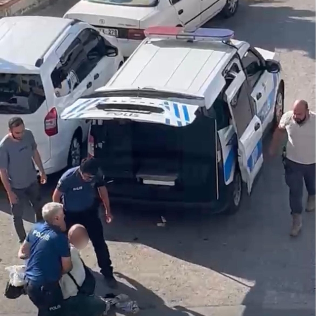 Polise direnince gözaltına alındı