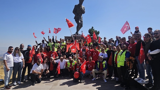 Motosiklet tutkunları Afyonkarahisar'da "Zafer Sürüşü" düzenledi