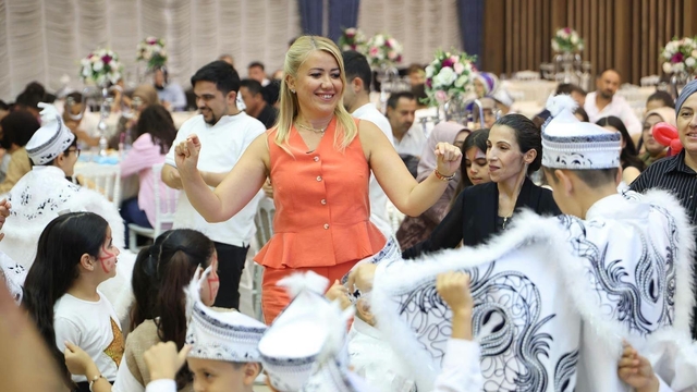Merkezefendi'de 6. kez düzenlenen sünnet şöleni çocukların yüzünü güldürdü
Sünnet şölenine destek veren Denizli Özel Egekent Hastanesi plaketle onurlandırıldı
