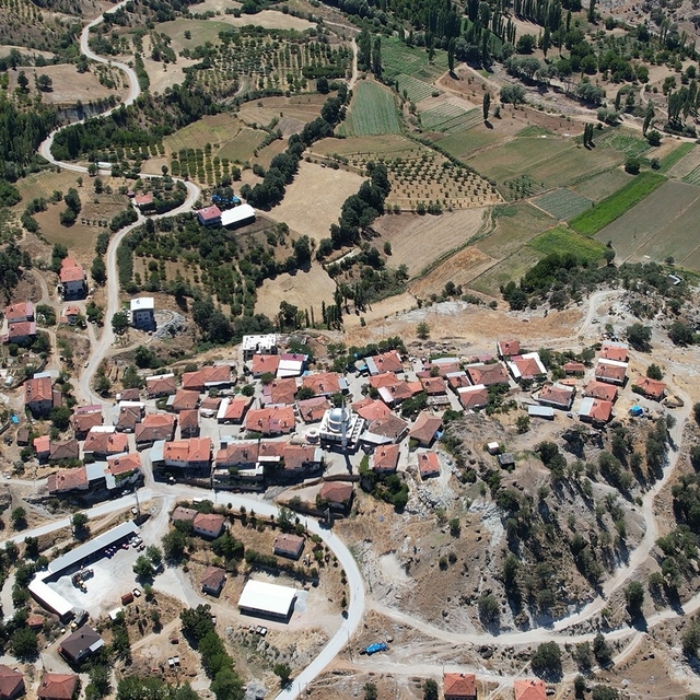 Demirci'de konforlu ulaşım için 45 kilometrelik yol yenileniyor