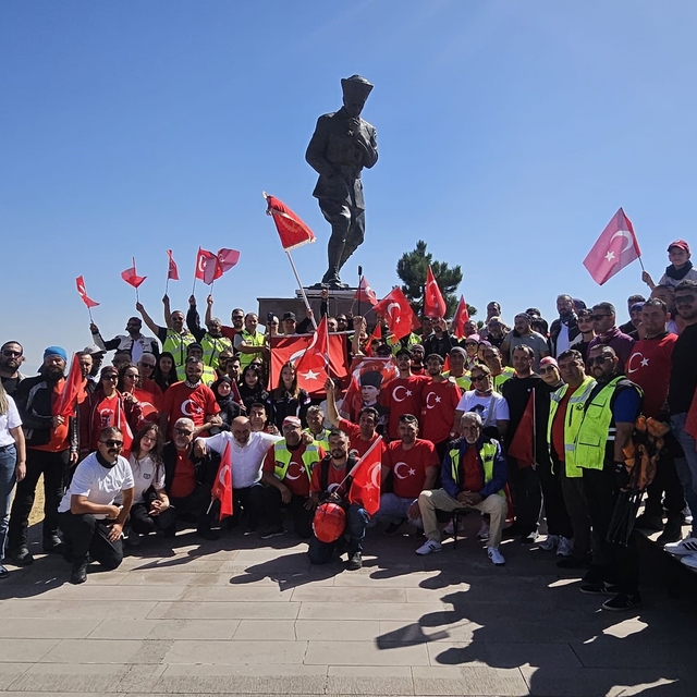Motosiklet tutkunları Afyonkarahisar'da "Zafer Sürüşü" düzenledi