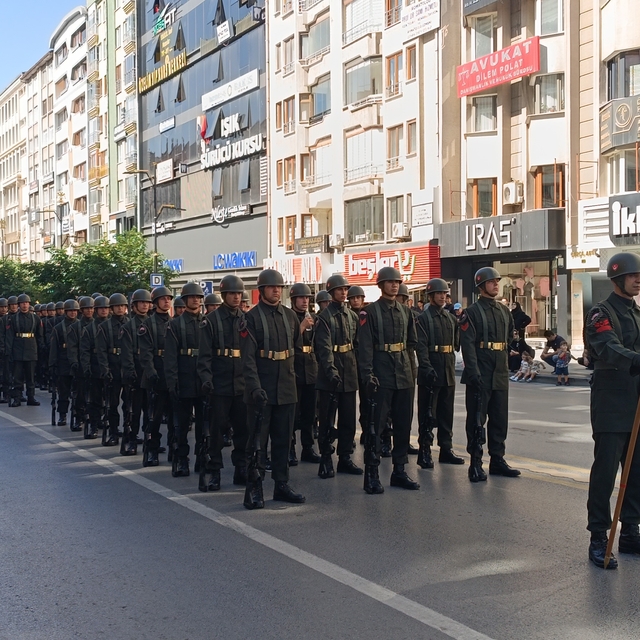 Zafer provası gerçeğini aratmadı
Sivas'ta 30 Ağustos Zafer Bayramı provası...