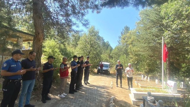 Şaphane'de şehit İlyas Ercan Aslan kabri başında anıldı