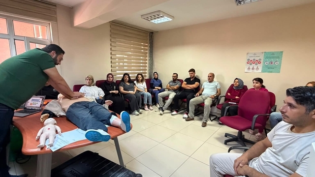 Palu'da hastane personeline CPR eğitimi verildi