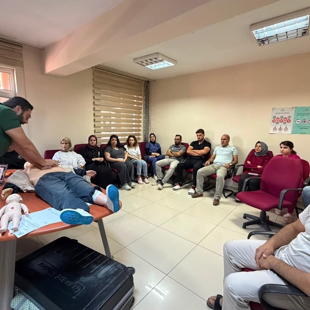 Palu'da hastane personeline CPR eğitimi verildi