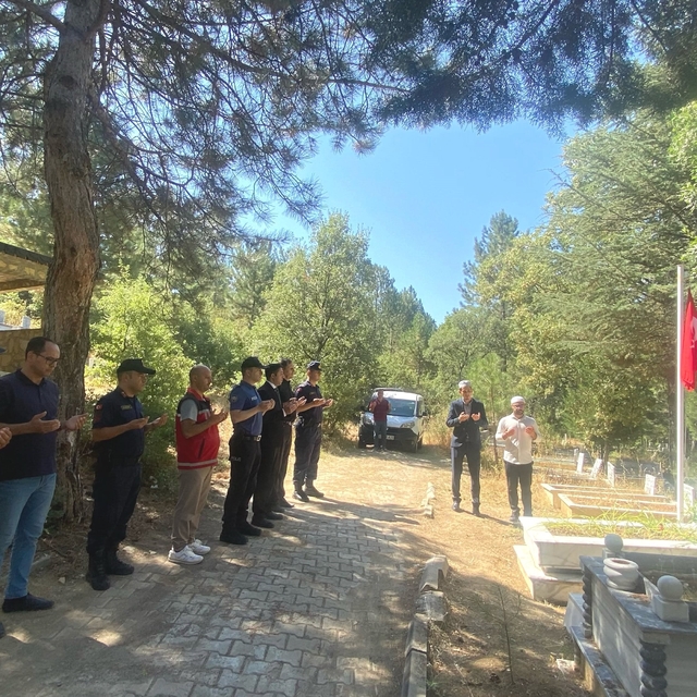 Şaphane'de şehit İlyas Ercan Aslan kabri başında anıldı