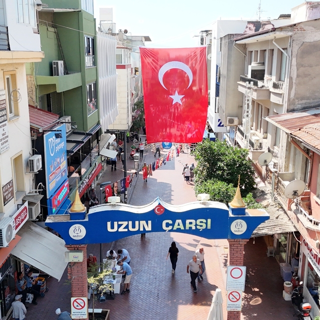 Nazilli Belediyesi ilçeyi Türk bayrakları ile donatıyor