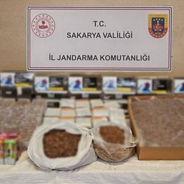 Sakarya'da kaçakçılık operasyonu: 120 kilo tütün ve yüz binlerce makaron el...